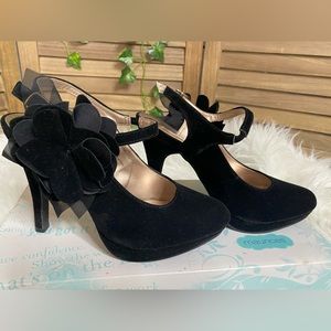 Women’s size 8.5 Velvet Heels